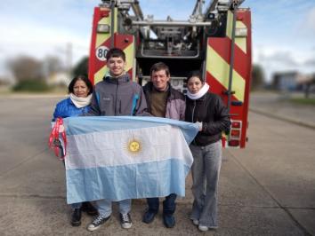 Leo junto a su madre, padre y hermana: Mónica, Carlos y Daiana, respectivamente